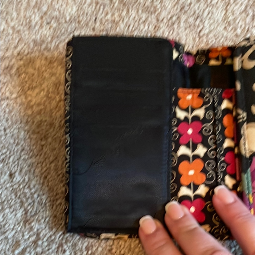 Vera Bradley Suzani retired wallet- Floral quilted - Picture 6 of 9